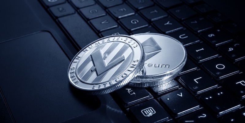 Monero vs Zcash Shielded Transactions: A Comparative Analysis for Enhanced Privacy in CryptoMixer Context
